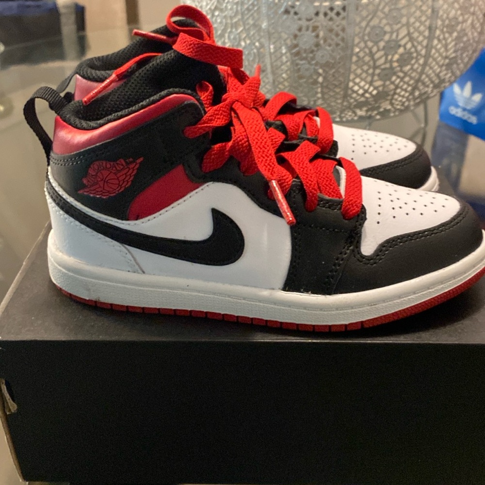 Jordan 1 mid